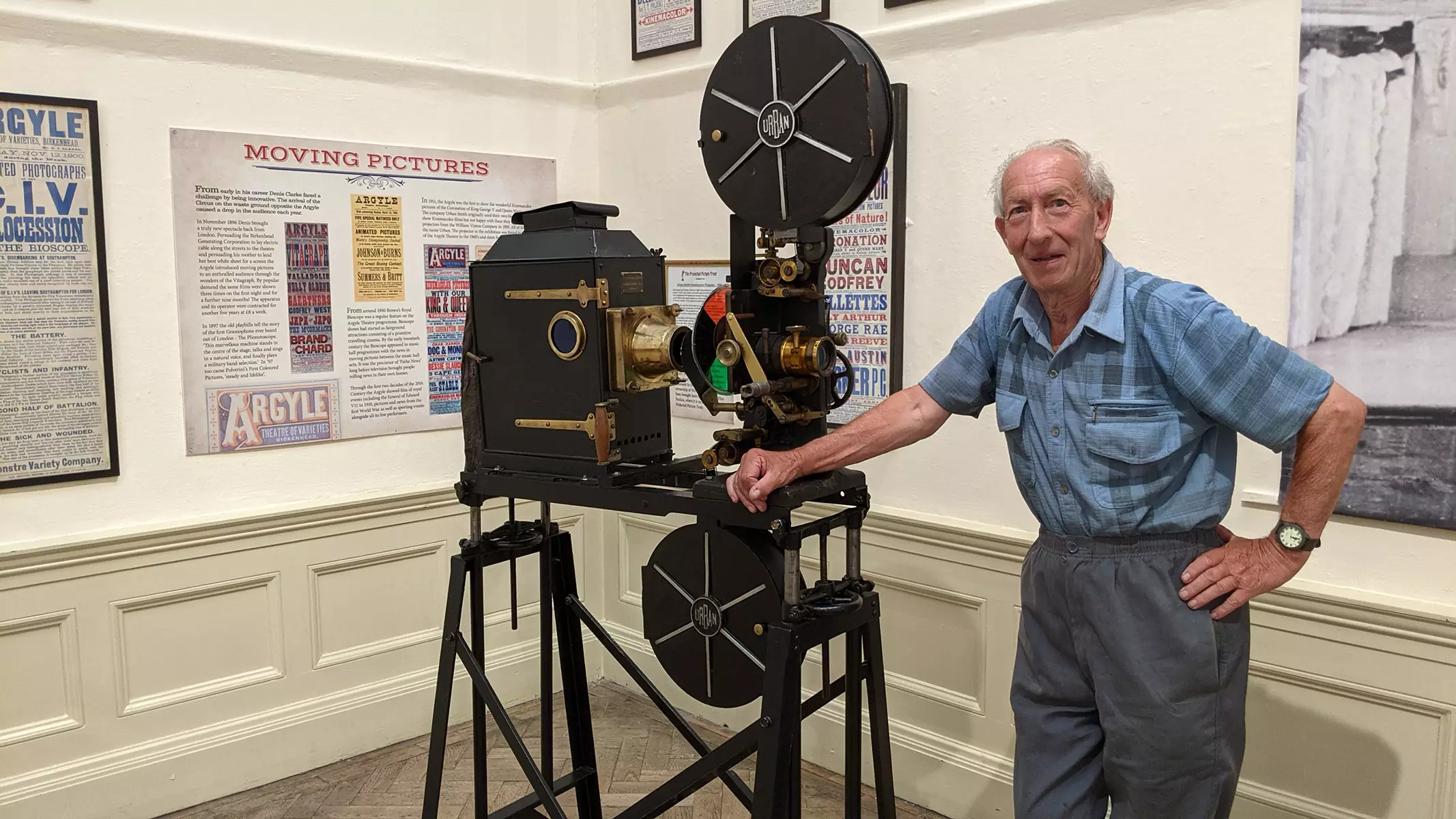 Mike Taylor with the Kinemacolor projector
